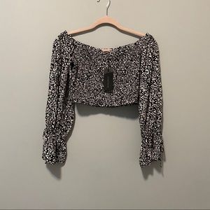 Dynamite | BNWT Cropped top with long sleeves